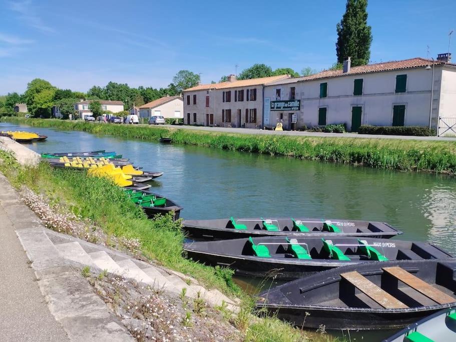 Gite Le Vieux Moulin Sansais Exterior foto